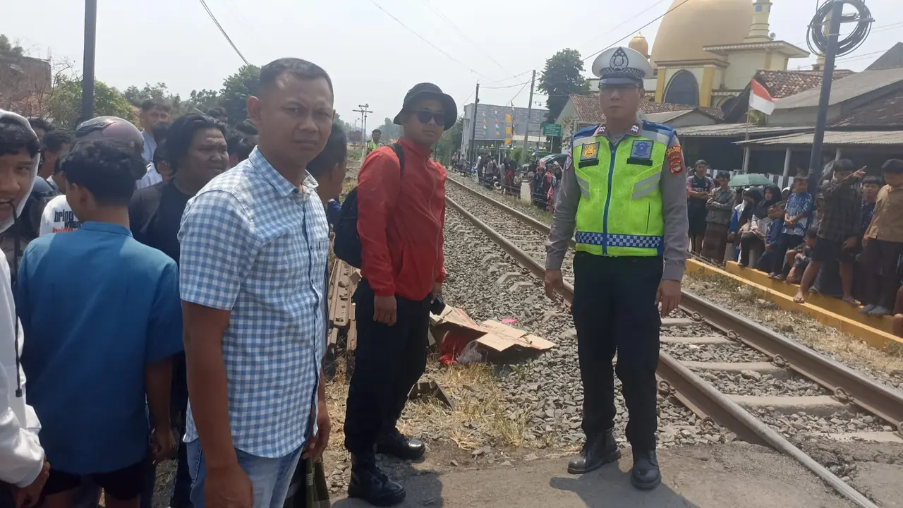 Pemotor tertabrak KA Baratarahan di Lampung
