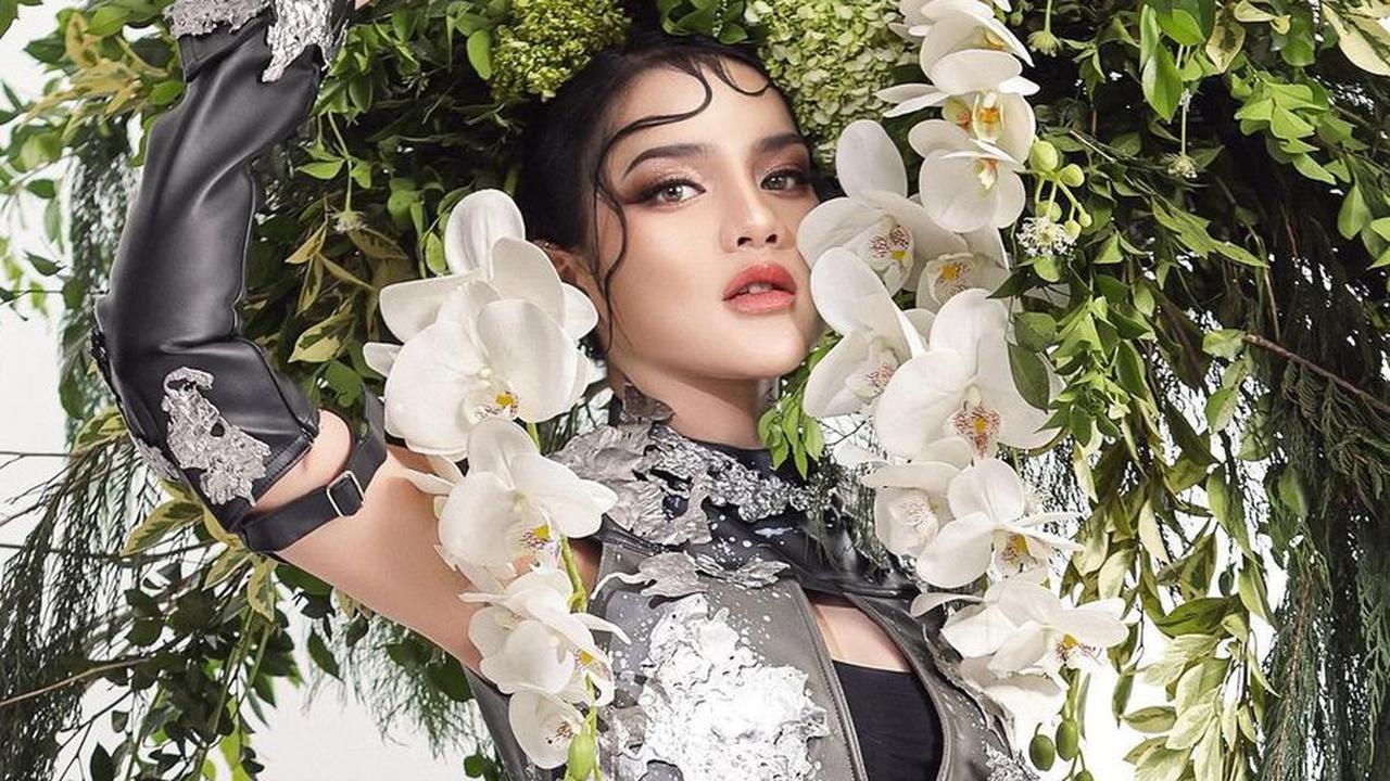 Bikin Takjub dan Berkali-Kali Dipuji Netizen, Ini 7 Potret Davina Karamoy dalam Penampilan Simple namun Tetap Berkelas - Photoshoot Terbaru Jadi Sorotan