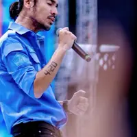 Marcello Tahitoe atau akrab dipanggil Ello baru saja mencuri perhatian karena penampilannya di atas panggung. [Foto: Instagram/marcellover_tahitoe]