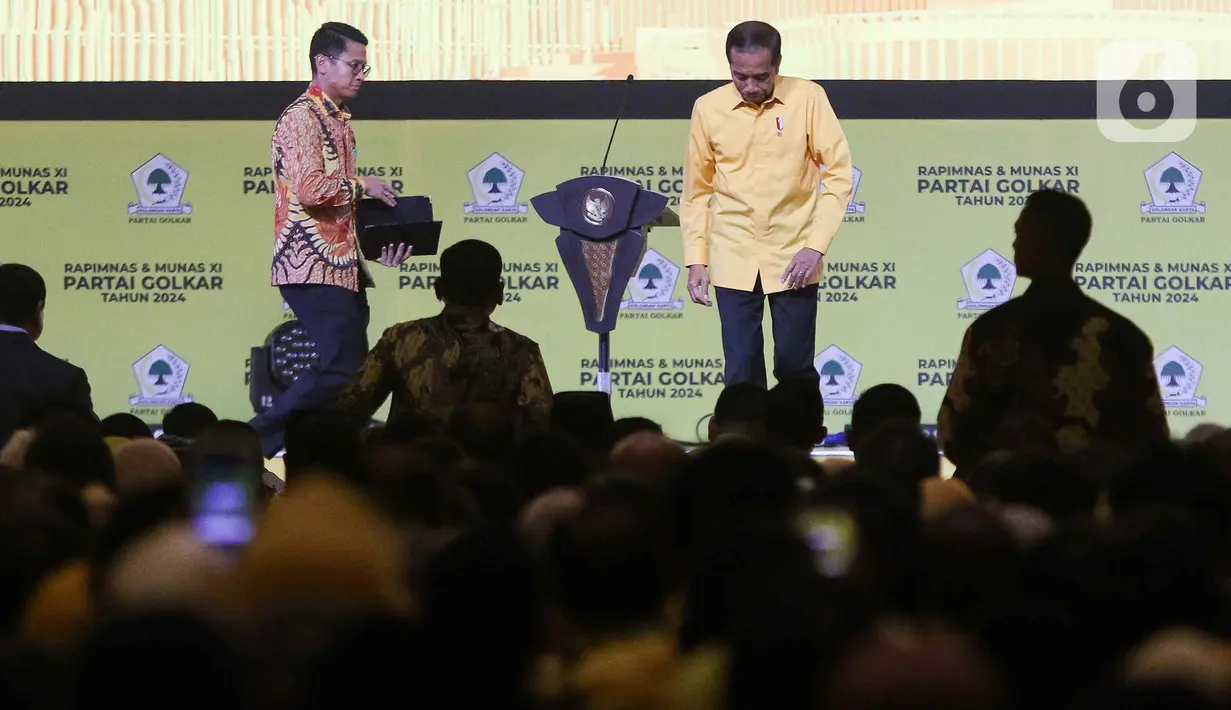 Presiden Jokowi juga mengaku dirinya sangat teduh dan merasakan kenyamanan saat berada di Partai Golkar. (Liputan6.com/Herman Zakharia)