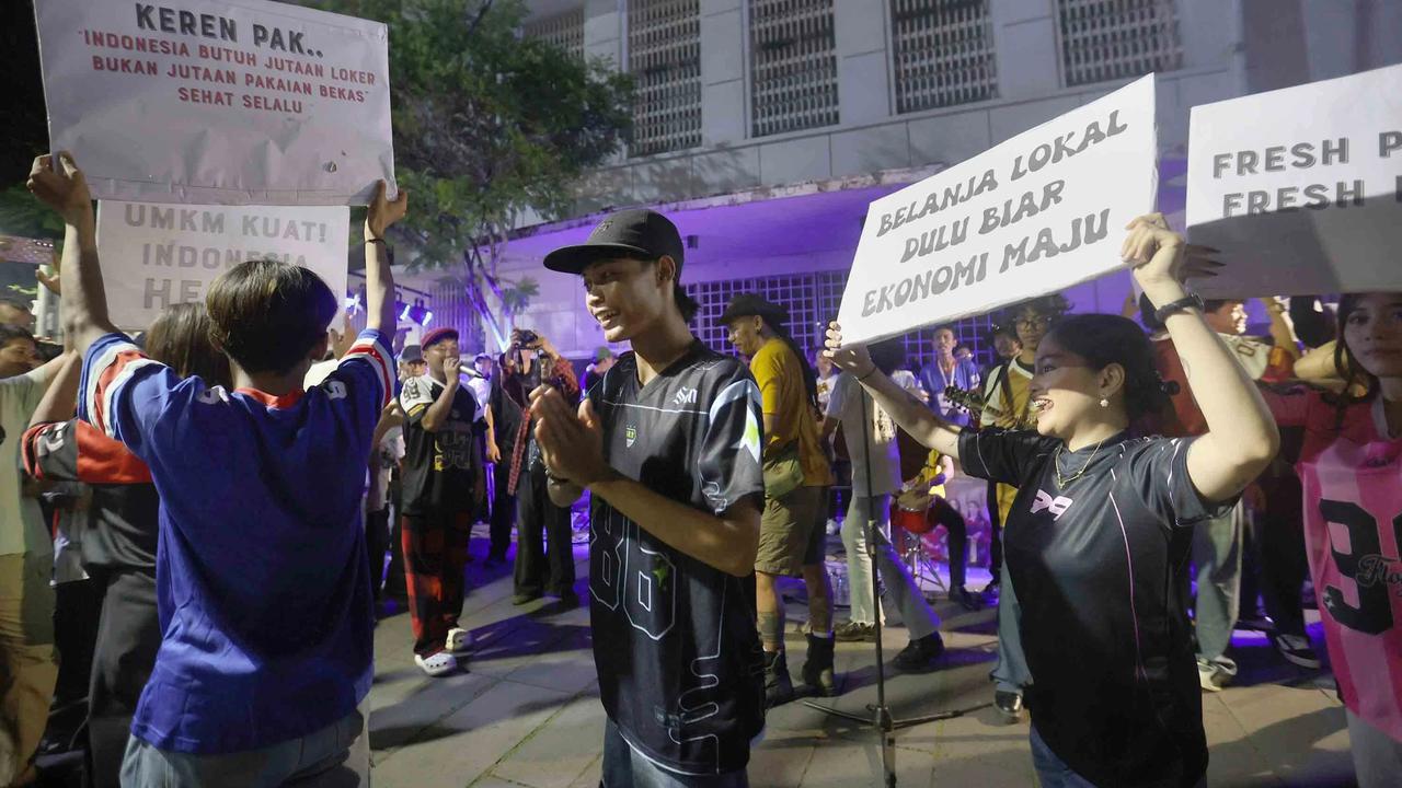 FOTO: Seniman dan Komunitas Rayakan Dukungan bagi UMKM Konveksi Lokal