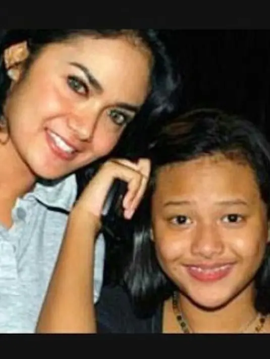 <p>Pada Maret 2016, Aurel Hermansyah sempat mengunggah potret kebersamaan dengan Krisdayanti. &ldquo;Happy birthday, Mi, semoga selalu sehat, panjang umur, makin sukses karirnya dan selalu sayang sama keluarga. Jangan kerja terus nanti sakit. Jangan diet ketat2 Mi, sudah umur,&rdquo; tulis Aruel. (Foto: Instagram @aurelie.hermansyah)</p>