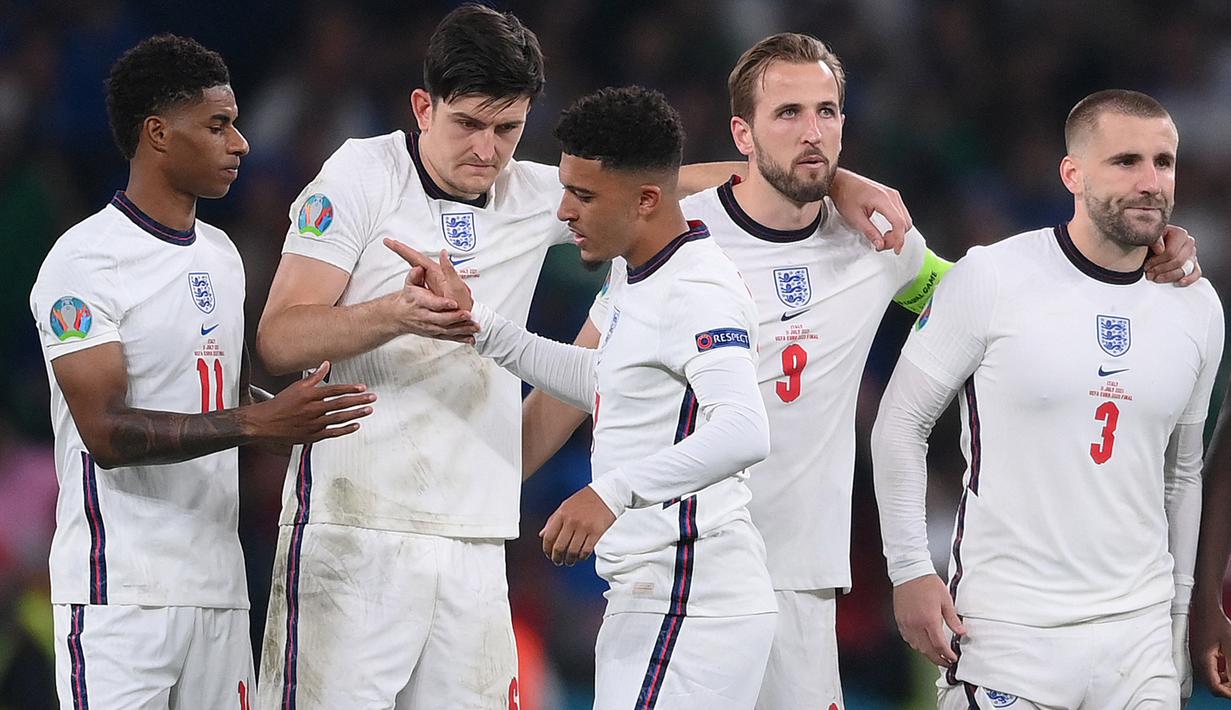 Nama terakhir adalah pemain MU, Jadon Sancho yang tidak diboyong Gareth Southgate ke Qatar. Belakangan ia sering menjadi cadangan bersama MU. Southgate juga lebih memilih Bukayo Saka, Rahim Sterling, dan Phil Foden untuk mengisi posisi penyerang sayap yang tampil konsisten bersama klubnya di musim ini. (AFP/Laurence Griffiths)