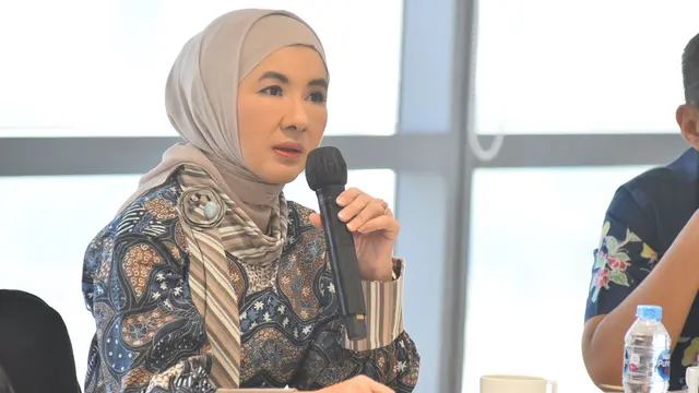 Dalam daftar terdapat perempuan asal Indonesia, yakni Direktur Utama PT Pertamina Nicke Widyawati dan Menteri Keuangan (Menkeu) Sri Mulyani.