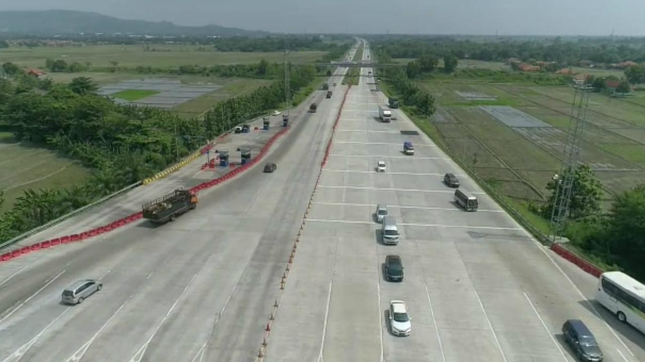 Tol Palimanan, menjajal jalan Tol Trans Jawa dari Jakarta menuju ke Surabaya. (Liputan6.com/ Ady Anugrahadi)