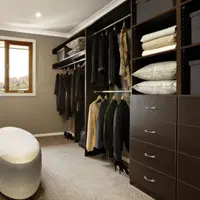 Sebagai lelaki pastinya kamu punya salah satu pakaian favorite kan?