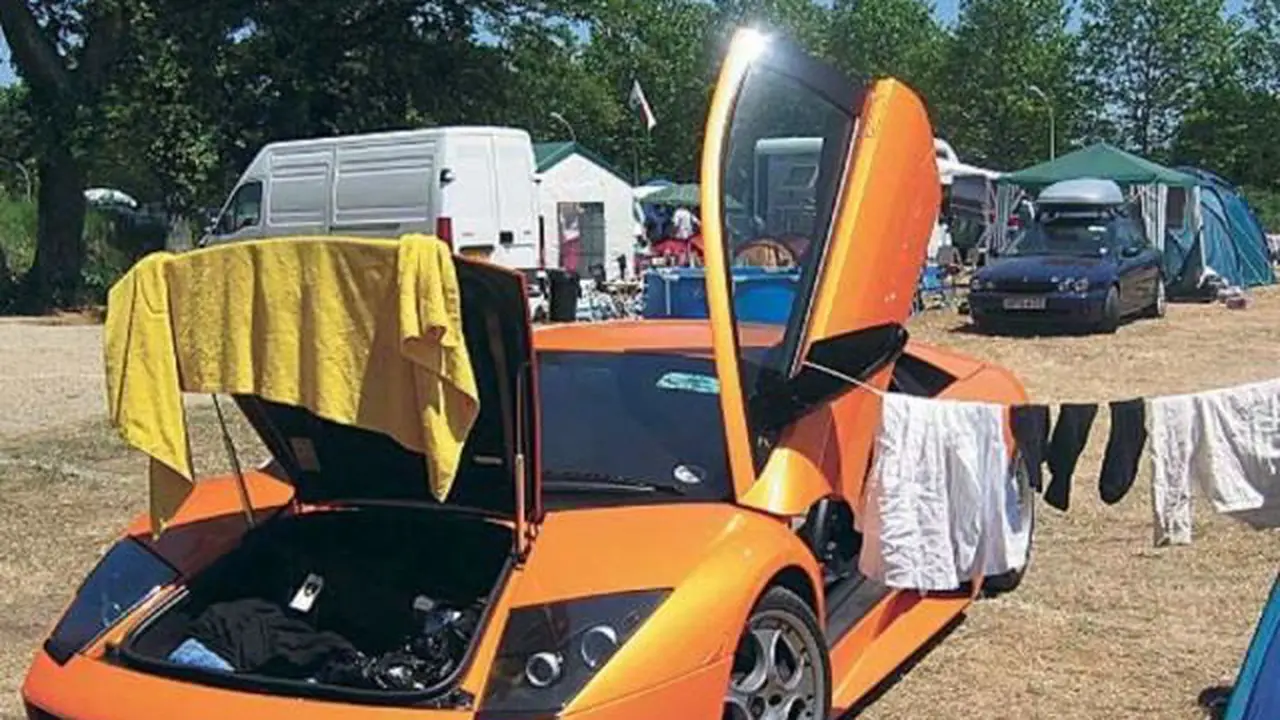 Lamborghini Seharga Rp 2,5 M Disulap Jadi Jemuran