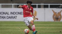 Gelandang Persija Jakarta, Hong Soon Hak, saat tampil melawan PS TNI pada laga TSC 2016 di Stadion Pakansari, Bogor, Jumat (14/10/2016). Persija menang 2-1 atas PS TNI. (Bola.com/Vitalis Yogi Trisna)