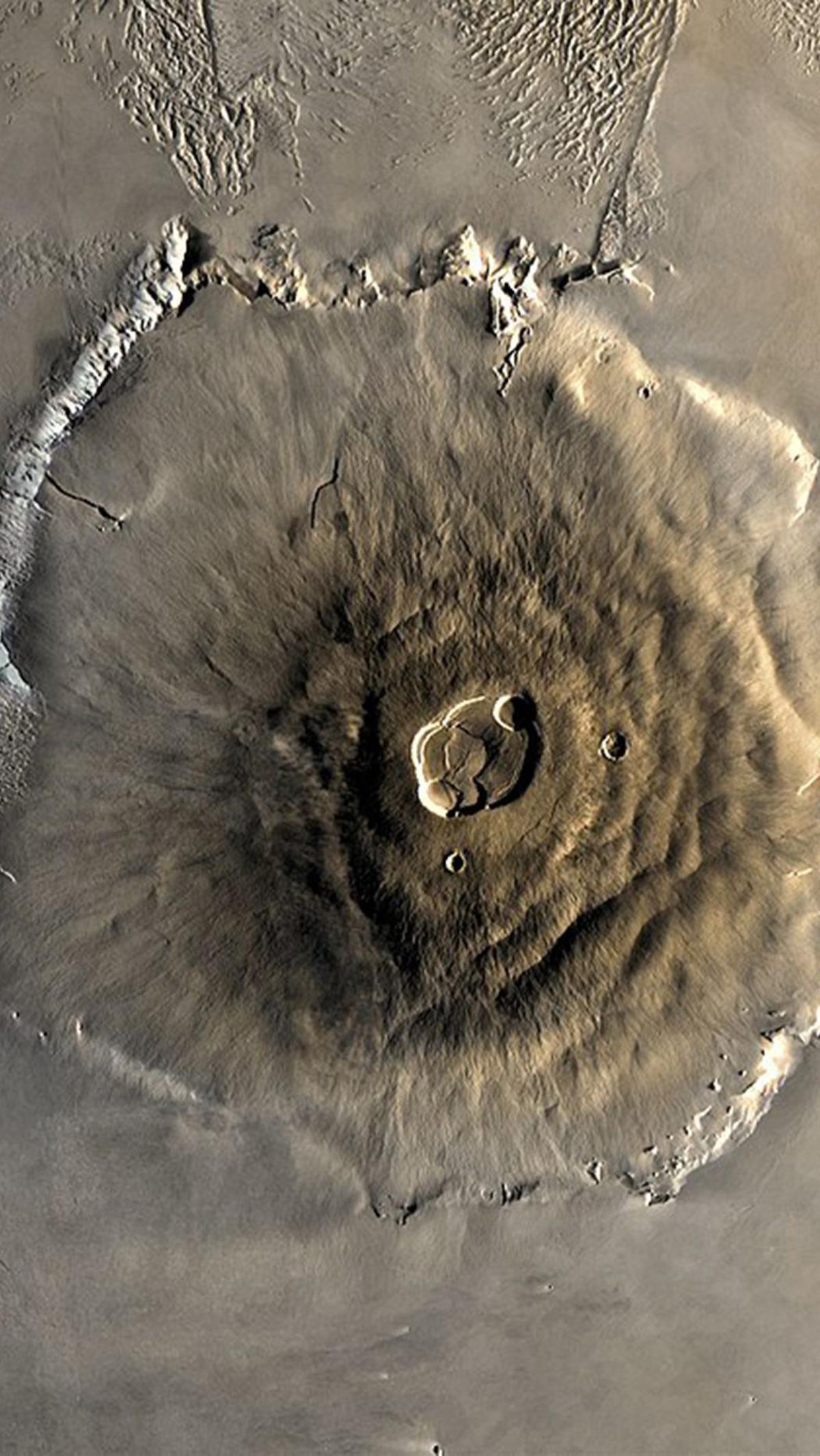 Olympus Mons Gunung Api Terbesar di Alam Semesta, Tingginya 25 Km dan Luasnya Sebesar Polandia. Gunung Ini Berada di Mars