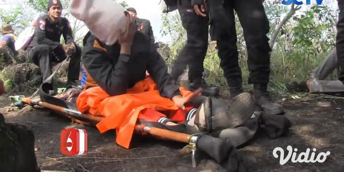 VIDEO: Evakuasi Seorang Pendaki Gunung Lemongan Terkendala Cuaca