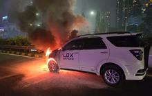 Mobil Terios Terbakar di Tol Dalam Kota, Bikin Panik di Tengah Macet
