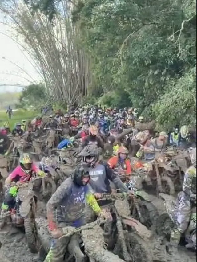 Puluhan Motor Terjebak di Lumpur, Balap Off Road di Toraja Ini Viral