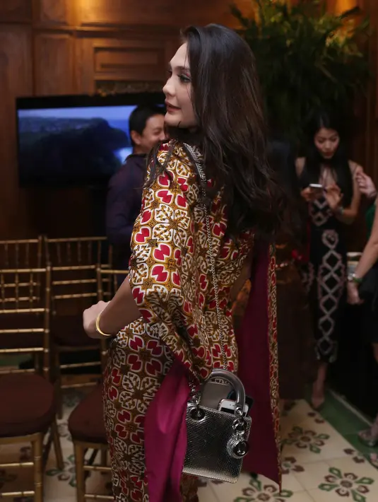 Tidak hanya fokus kariernya di dunia entertainment, Luna Maya juga disibukkan dengan bisnis fashionnya. Bagi perempuan 33 tahun itu, apapun yang dilakukan adalah yang penting menghasilkan uang. (Nurwahyunan/Bintang.com)