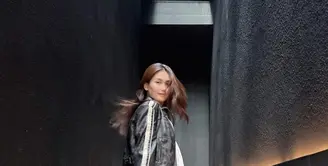 Sebagai pecinta budaya Korea, Ayu Ting-Ting kerap eksplorasi gaya eonnie Korea dengan berbagai look [@ayutingting92]