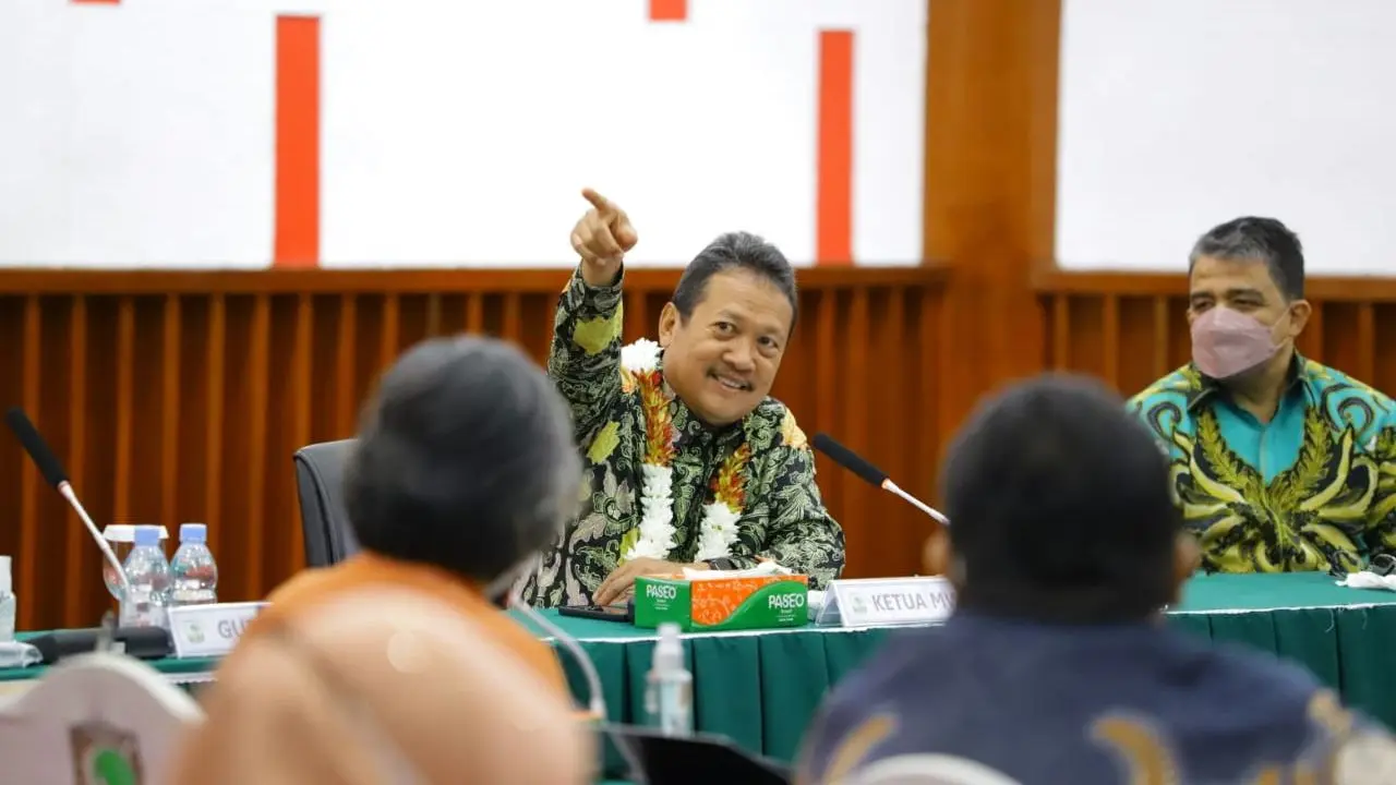 Menteri Kelautan dan Perikanan Sakti Wahyu Trenggono mengunjungi Universitas Andalas di Kota Padang, Sumatera Barat, Senin (6/12/2021). (Dok KKP)