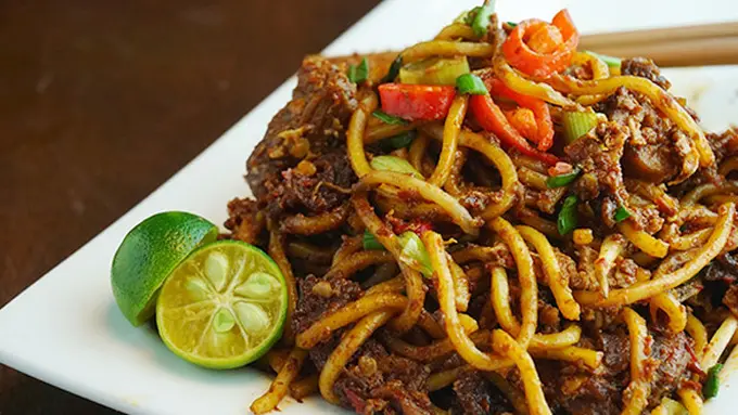 Tetap tergoda untuk menyantap mie saat sahur maupun berbuka? Tak masalah cek dulu yuk, mesin pembuat mie ini!