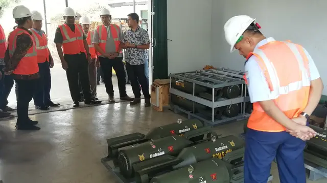 PT DAHANA akan memperekuat bisnis produksi smart bom. Salah satu yang kini menjadi andalan adalah bom yang digunakan jet tempur TNI AU Bomb P-100L, Bomb P-250L dan Bomb P-500L.