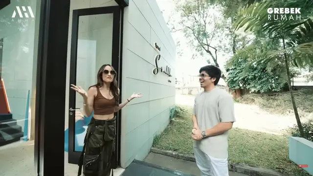 7 Potret Rumah Baru Cinta Laura, Punya Kedai Kopi Hingga Bisa Buat Nikahan