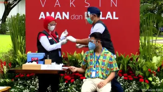 8 Momen Presiden Jokowi dan Raffi Ahmad Suntik Vaksin COVID-19 Sinovac Dosis Kedua