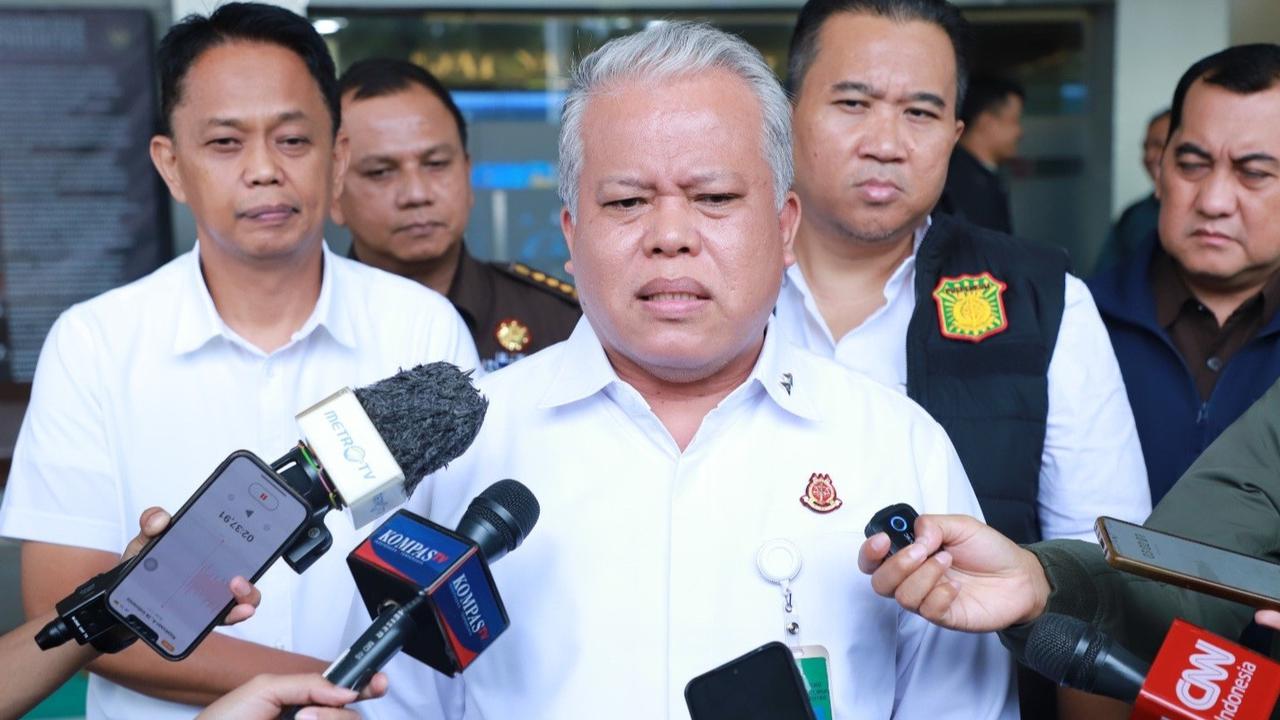 VIDEO: Momen Kejagung Geledah Kantor Anak Buah Bahlil, Buntut Dugaan Kelangkaan Elpiji 3 Kg