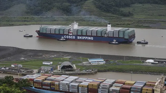 Kapal kargo milik China berlayar melintasi Terusan Panama (AP Photo/Dario Lopez-Mills, File)