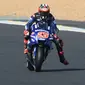 Pebalap Movistar Yamaha, Maverick Vinales, menjadi yang tercepat pada hari terakhir tes MotoGP yang berlangsung di Circuit de Barcelona, Catalunya, Rabu (23/5/2018). (AFP/Jean-Francois Monier)