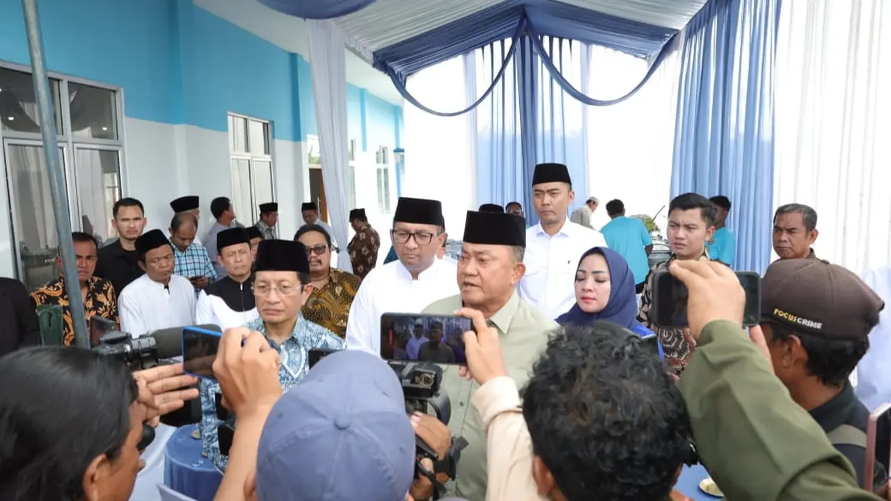 Menteri Agama Republik Indonesia (RI) KH Nasaruddin Umar bersama Wakil Kepala Badan Gizi Nasional Mayjen TNI (Purn) Lodewyk Pusung