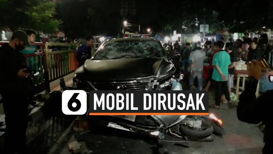 VIDEO: Tabrak Bajaj dan Motor Mobil Dirusak Massa