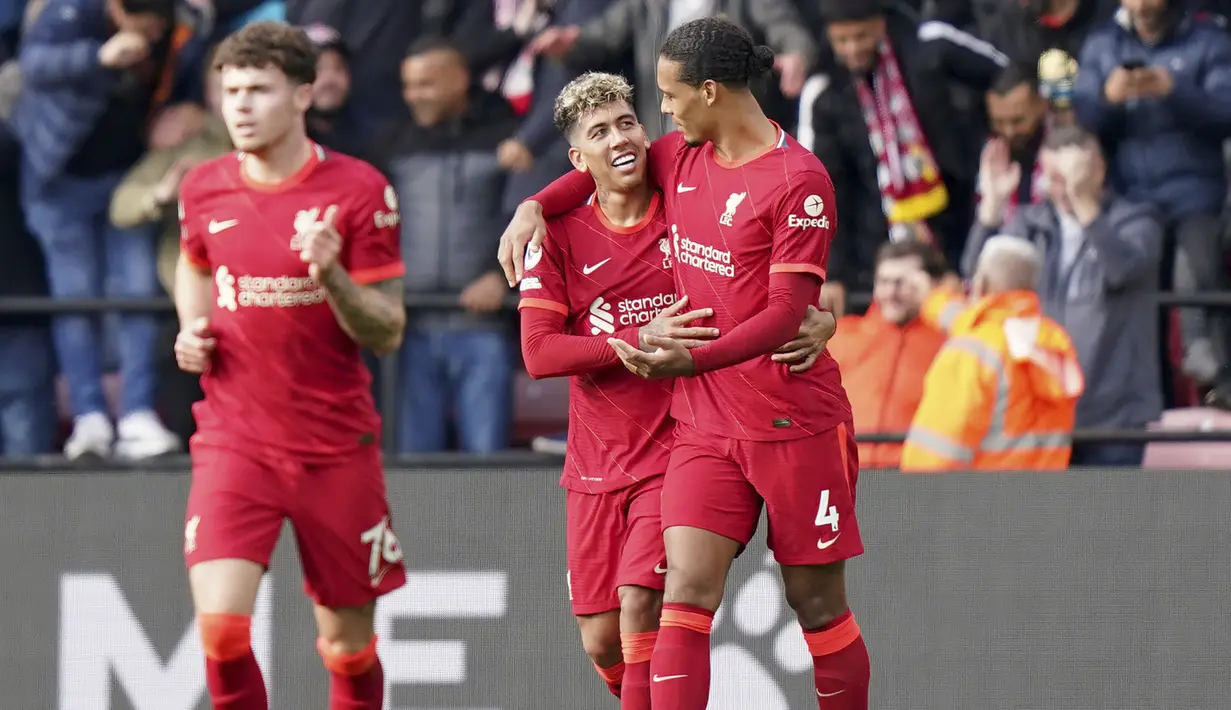 Di masa injury time, Roberto Firmino mencetak hattrick dan menutup laga dengan kemenangan telak 5-0 atas Watford. (PA via AP/Tess Derry)