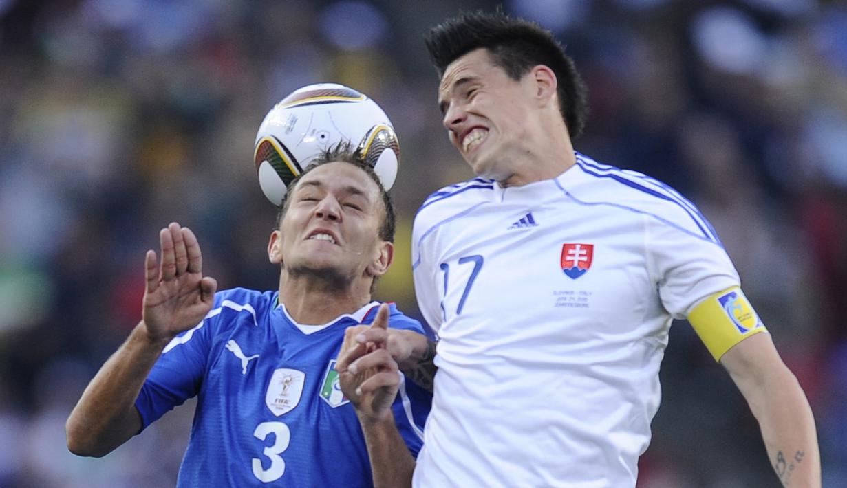 Marek Hamsik. Gelandang tengah Slovakia berusia 35 tahun yang kini masih bermain bersama Trabzonspor dan telah memutuskan pensiun dari timnas ini tercatat sebagai pencetak gol terbanyak bagi Timnas Slovakia sepanjang masa dengan raihan 26 gol dari total 136 penampilan sejak melakukan debut pada 7 Februari 2007. Bersama Timnas Slovakia ia tampil dalam satu edisi Piala Dunia pada edisi 2010. Total tampil dalam 4 laga di fase grup, ia hanya mencetak 1 assist. (AFP/Filippo Monteforte)