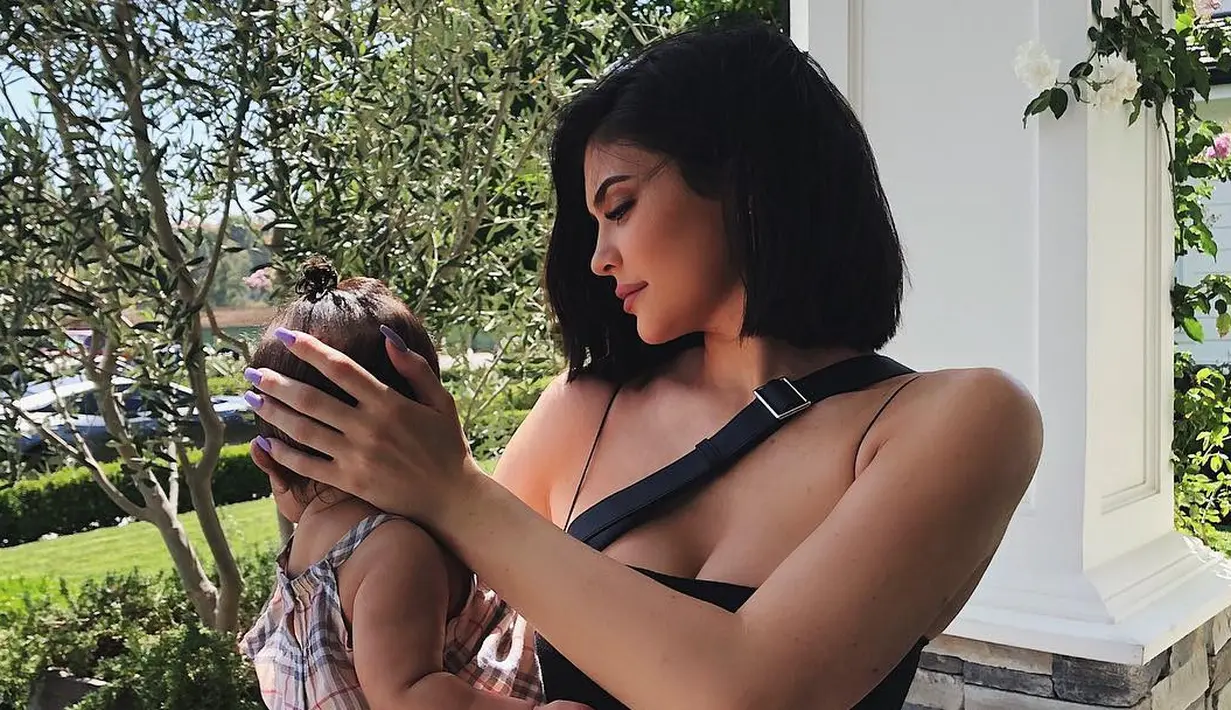 Travis Scott sendiri dikabarkan ingin selalu bersama dengan Kylie terlebih keduanya semakin dekat usai miliki Stormi. (instagram/kyliejenner)
