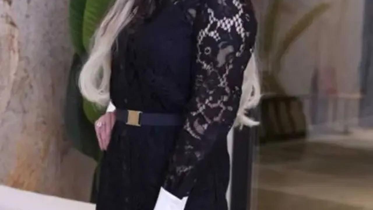 8 Gaya Dress Brokat Hitam Maia Estianty, Modelnya Elegan dan Anggun