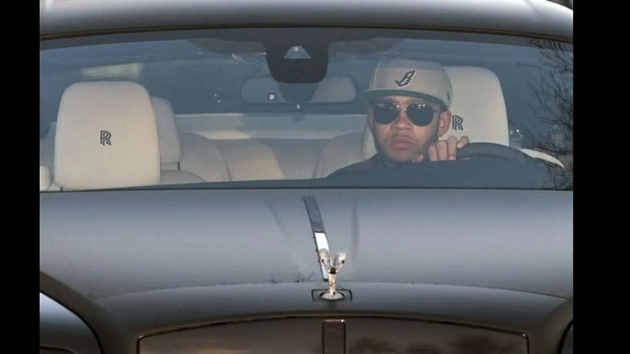 Bawa Rolls Royce, Memphis Depay Bikin Gempar Petinggi MU