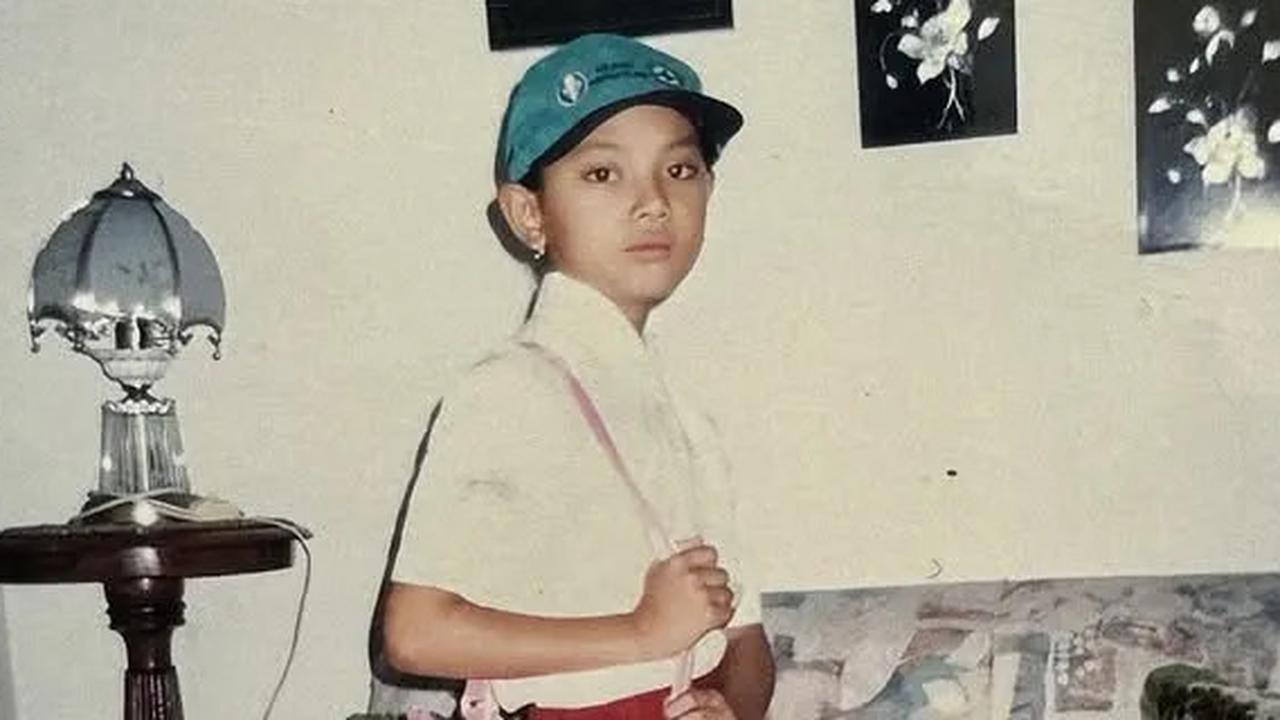 Cantik dan Lucu, Deretan Potret Masa Kecil Erika Carlina Bikin Kagum