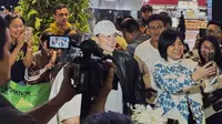 6 Potret Agnez Mo Pulang Indonesia Disambut Fans di Bandara, Penuh Kejutan