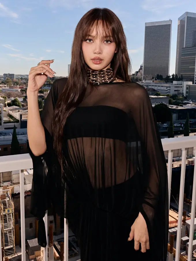 Lisa BLACKPINK Debut di Golden Globes 2026 dengan Kalung Mewah dan Langka