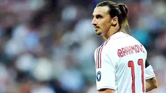 Striker AC Milan Zlatan Ibrahimovic saat berlaga kontra Bayern Muenchen di ajang Audi Cup di Munich, Jerman, 26 Juli 2011. AFP PHOTO/CHRISTOF STACHE