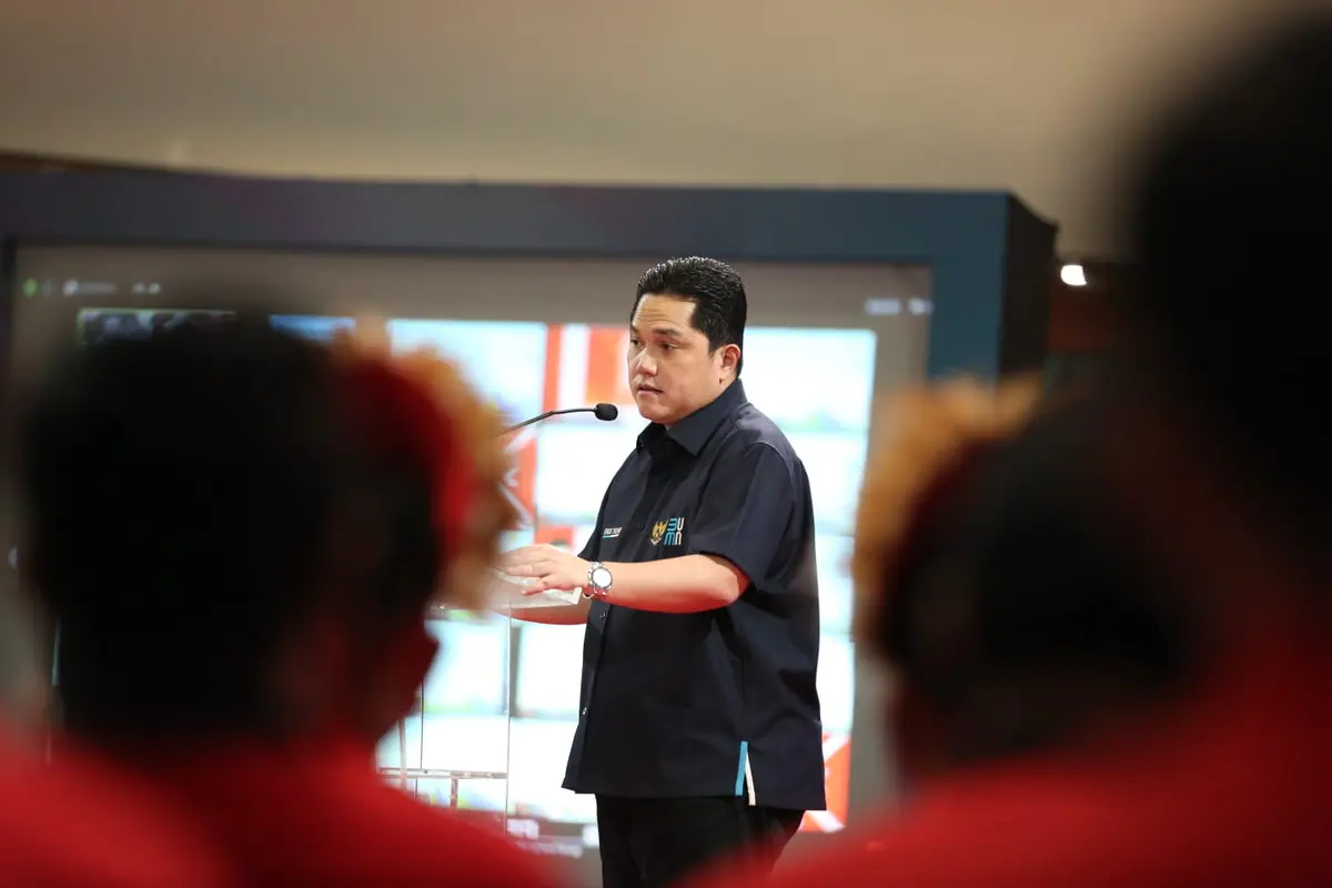 Menteri Badan Usaha Milik Negara (BUMN) Erick Thohir di Kantor PLN, Kamis (7/4/2022). Foto: PLN