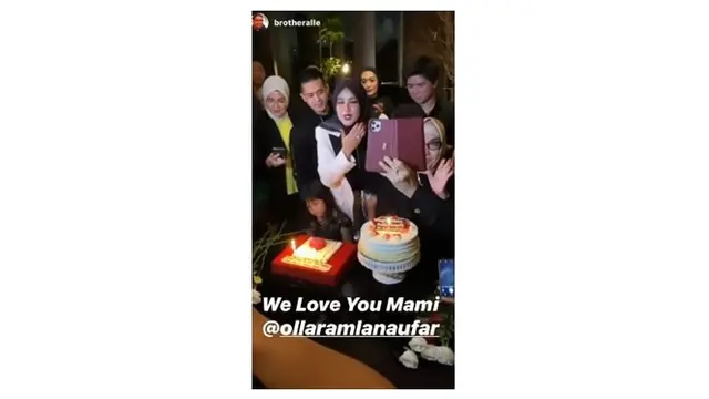 Meski hanya makan-makan bersama keluarga dan sahabat, pesta ulang tahun istri Aufar Hutapea tampak meriah.