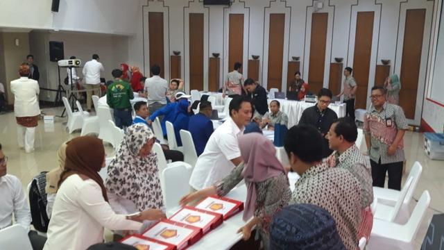 Bendahara Umum Partai Gerindra, Thomas Djiwandono saat menyerahkan laporan awal dana kampanye. (dok Gerindra)