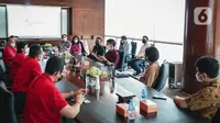 Suasana pertemuan antara perwakilan Indihome dengan Emtek Group atau PT Elang Mahkota Teknologi di SCTV Tower, Senayan, Jakarta, Rabu (2/3/2022). Pertemuan membahas peran Indihome dalam ekspansi Vidio ke bigger screen home entertainment. (Liputan6.com/Faizal Fanani)