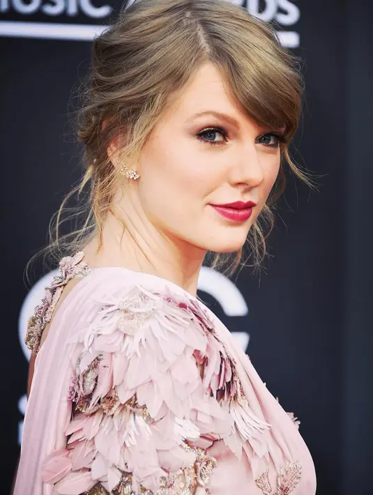 Kompak dengan sahabatnya, Taylor Swift pun mengungkapkan isi hatinya lewat Instagram. (instagram/taylorswift)