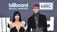 Megan Fox dan Machine Gun Kelly menghadiri karpet merah Billboard Music Award 2022 di MGM Grand Garden Arena in Las Vegas, pada Minggu, 15 Mei 2022, waktu setempat. (Photo by Jordan Strauss/Invision/AP)