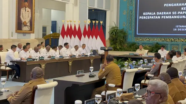 Presiden Prabowo Subianto memberikan pengarahan kepala daerah se-Papua di Istana Negara Jakarta.