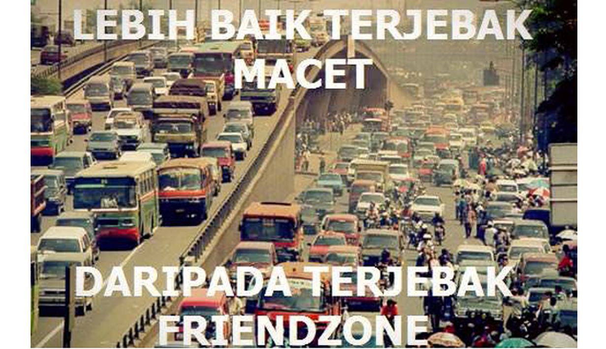 Membludaknya kendaraan di sejumlah ruas jalan tol dalam kota menuju luar kota mengakibatkan kemacetan parah di beberapa titik mudik.