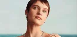 Menyimpan perhiasan secara terpisah dapat membantu mencegah kalung kusut, aksesori tergores, hingga risiko hilang saat disimpan. (Foto/Dok: Pexels)
