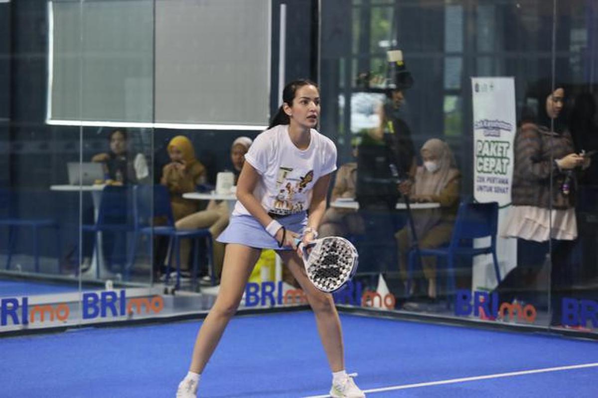 Potret Nia Ramadhani Kali Pertama Ikut Turnamen Padel, Terhibur Raih Juara 2 Kategori Best Chemistry