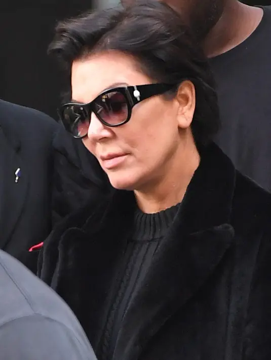 Sebagai seorang ibu, Kris tak ingin melihat anaknya terus bersedih. Kris membuat ucapan dengan mengunggah foto Kim pada masa lalu yang dikolase dan disertai ucapan yang indah. (AFP/Bintang.com)