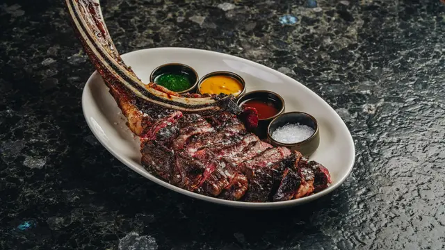 Pengalaman Menyantap Daging Steak Sapi yang Diasap Lebih dari 12 Jam, Hadir Perdana di Jakarta