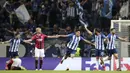 Pemain Porto Luis Diaz (ketiga kanan) melakukan selebrasi usai mencetak gol ke gawang AC Milan pada pertandingan sepak bola Grup B Liga Champions di Stadion Dragao, Porto, Portugal, Selasa (19/10/2021). Porto menang 1-0. (AP Photo/Luis Vieira)